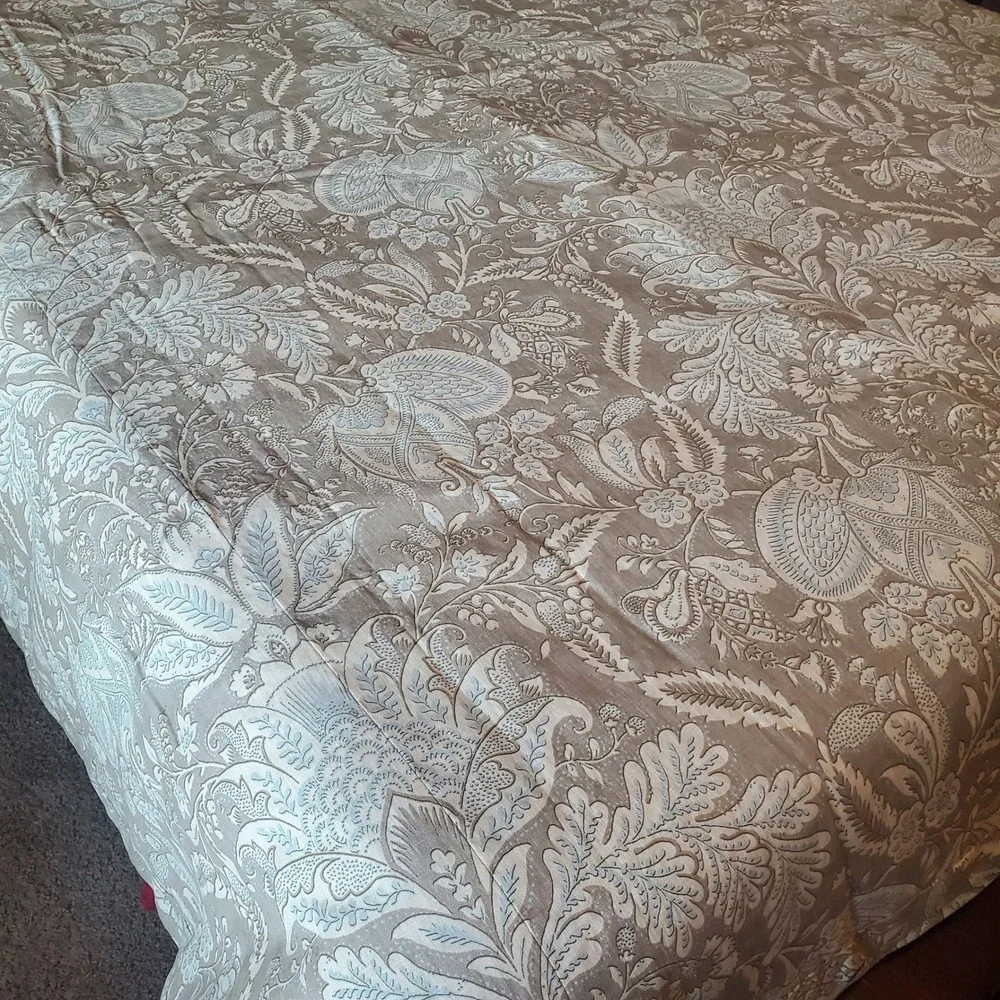 Carleton V Linen Fabric Homemade Bed Cover Comforter Ruffled Beige 89x87 Unused